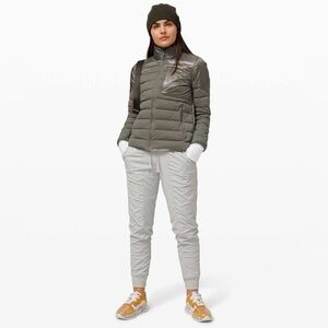 Lululemon Dance Studio Jogger Lined
Vapor size 4